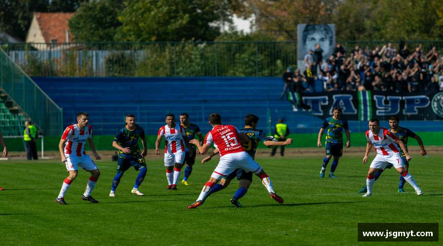 汗水诠释荣耀，坚定向前